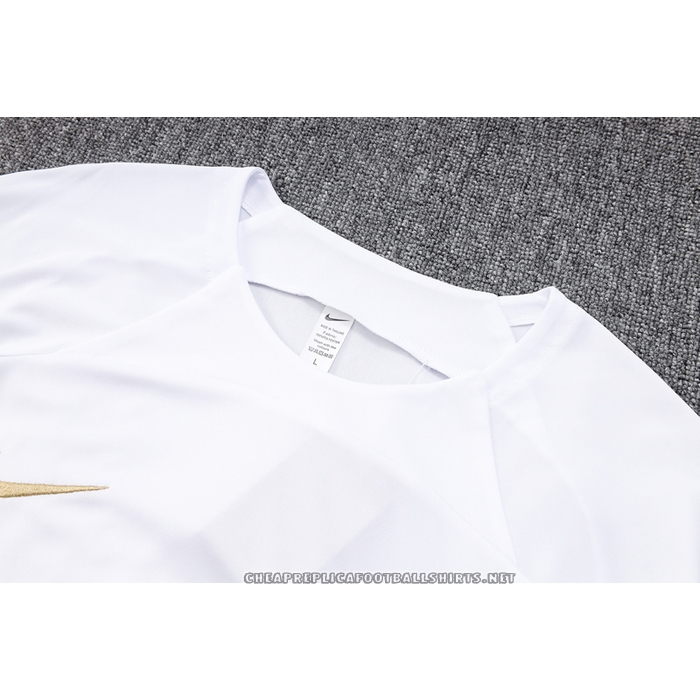 Tracksuit
 Corinthians 2023-2024 Short Sleeve
 White
 - Shorts
